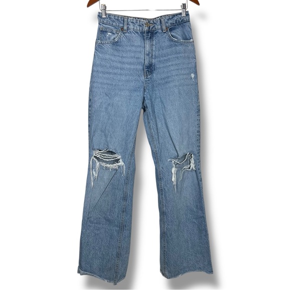 Zara Denim - Zara High Rise Wide Leg Jeans Ripped Knees and Frayed Hem Light Blue Wash